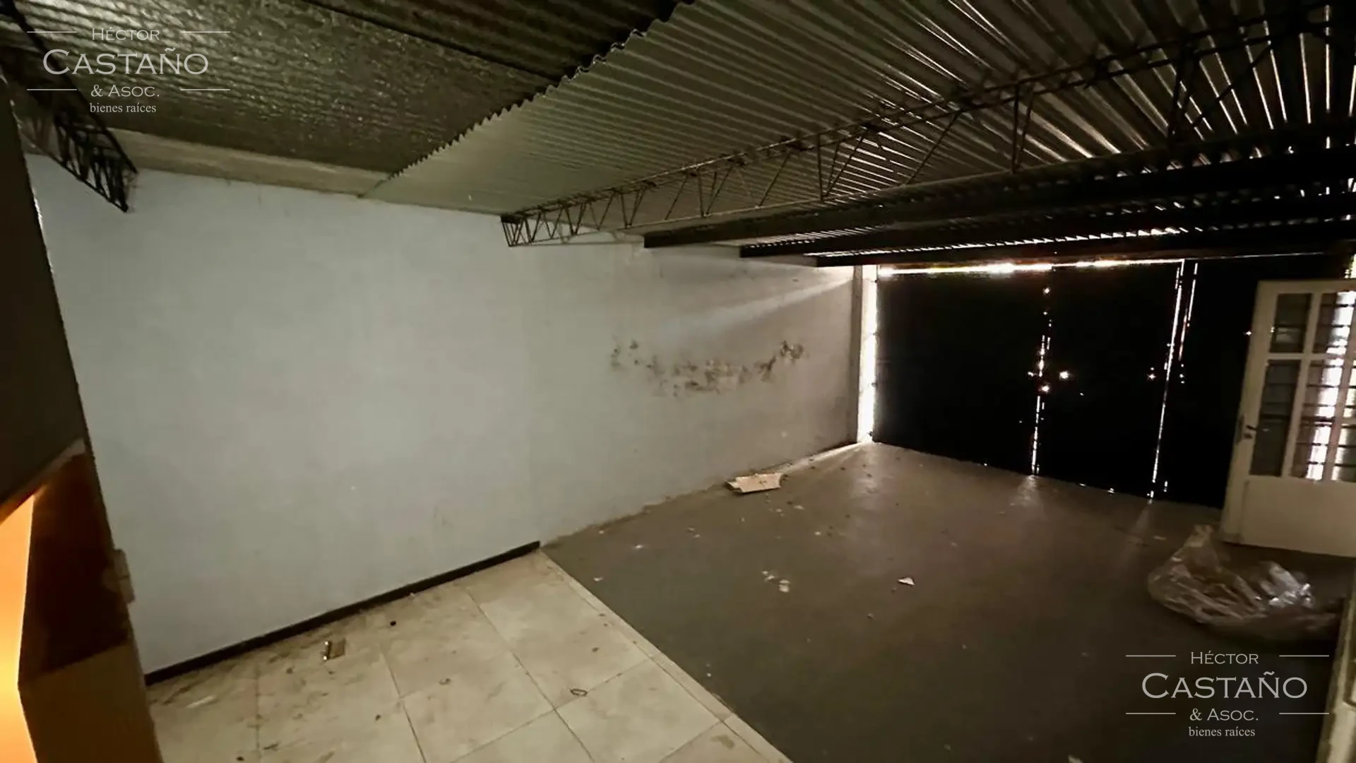 Villa Adelina - Importante galpón en Villa Adelina - Excelente Ubicación con oficinas y  depósito