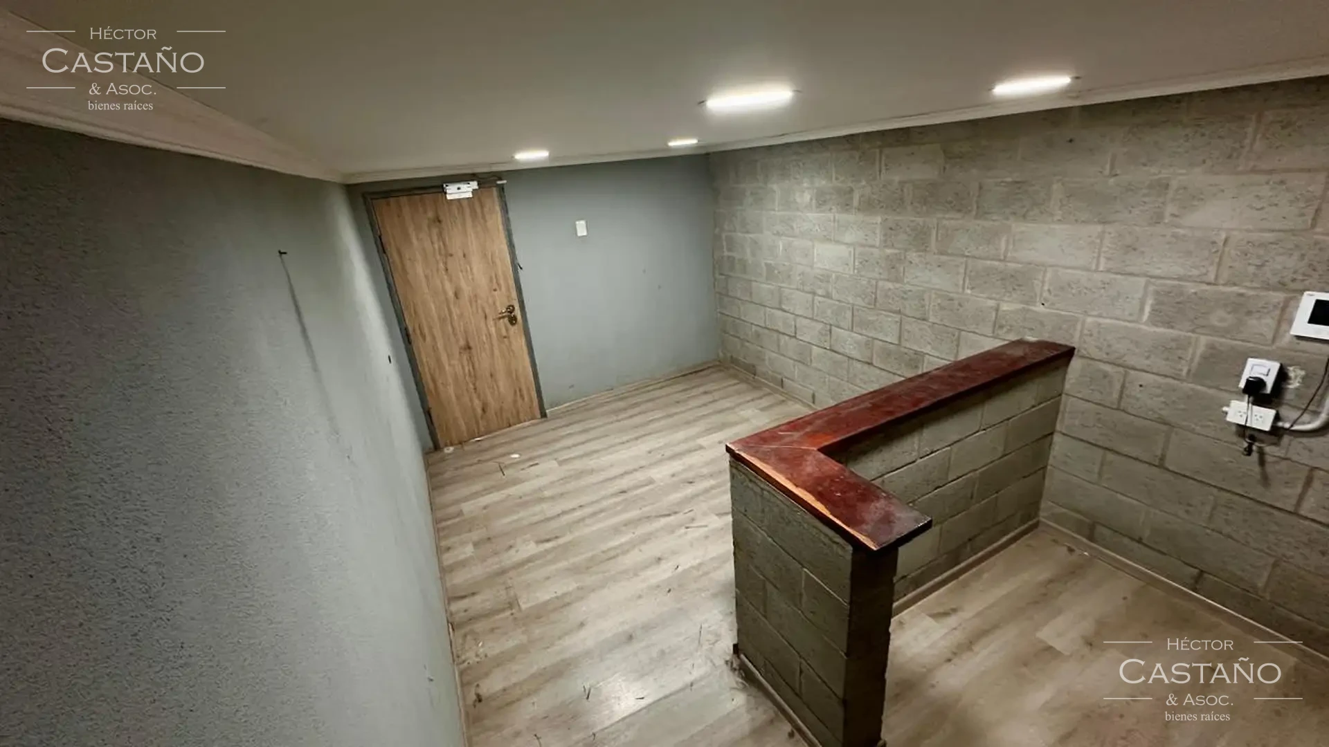 Villa Adelina - Importante galpón en Villa Adelina - Excelente Ubicación con oficinas y  depósito