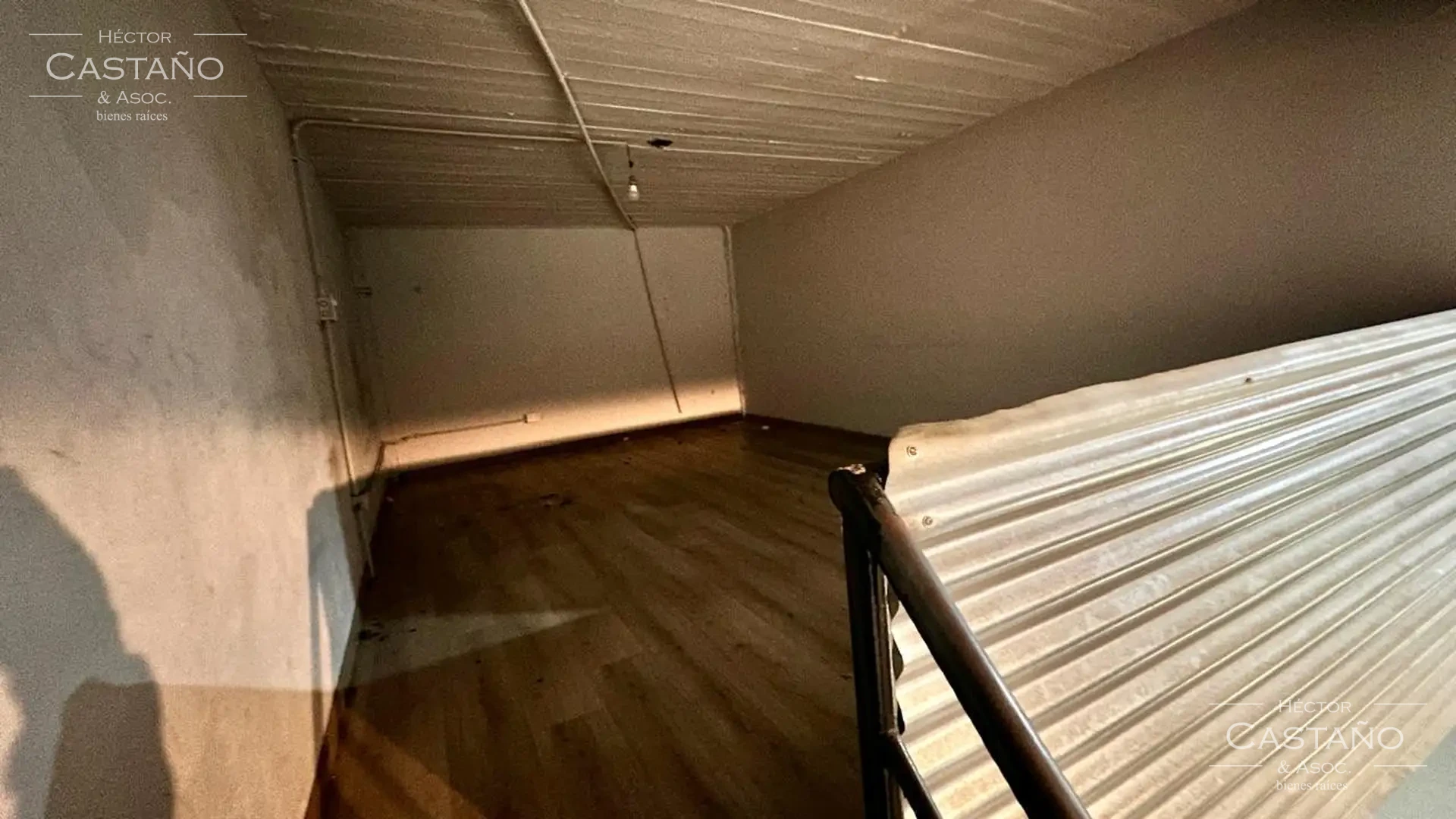 Villa Adelina - Importante galpón en Villa Adelina - Excelente Ubicación con oficinas y  depósito