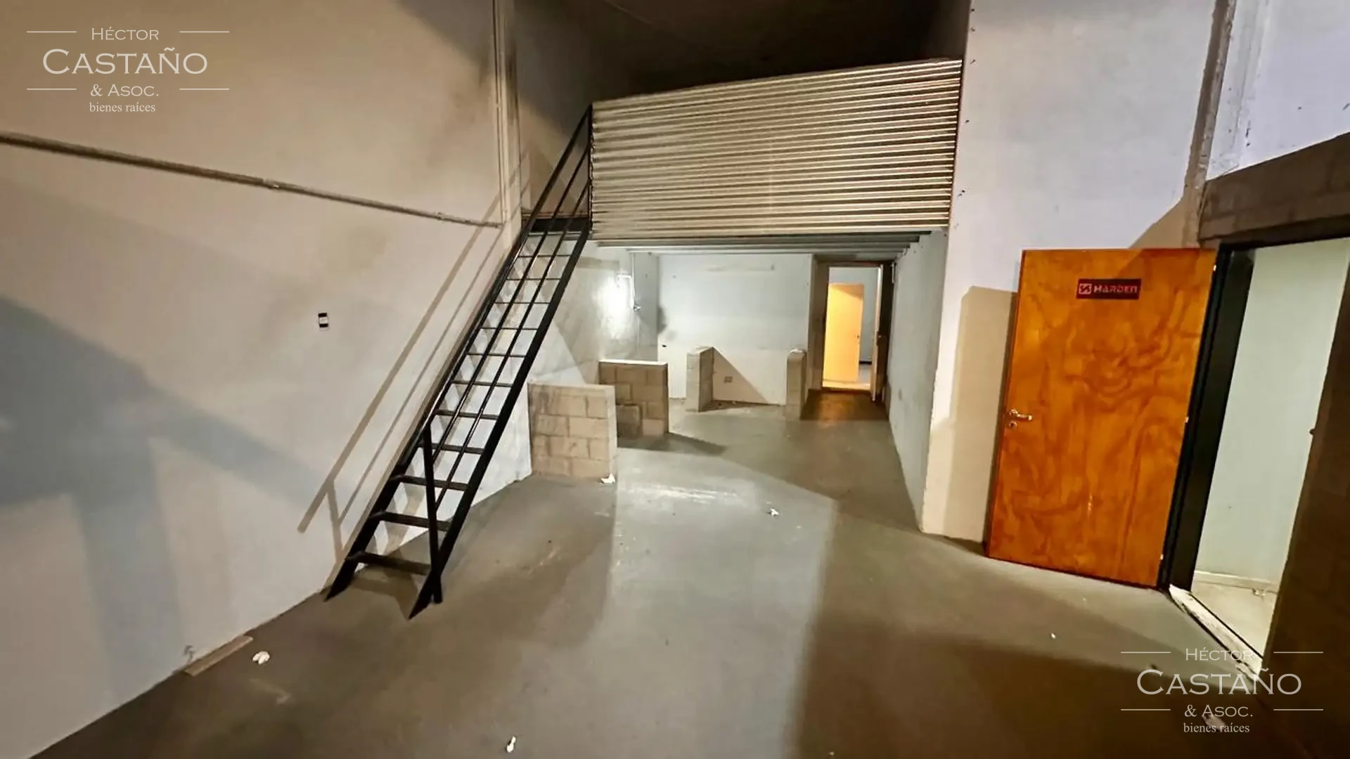 Villa Adelina - Importante galpón en Villa Adelina - Excelente Ubicación con oficinas y  depósito
