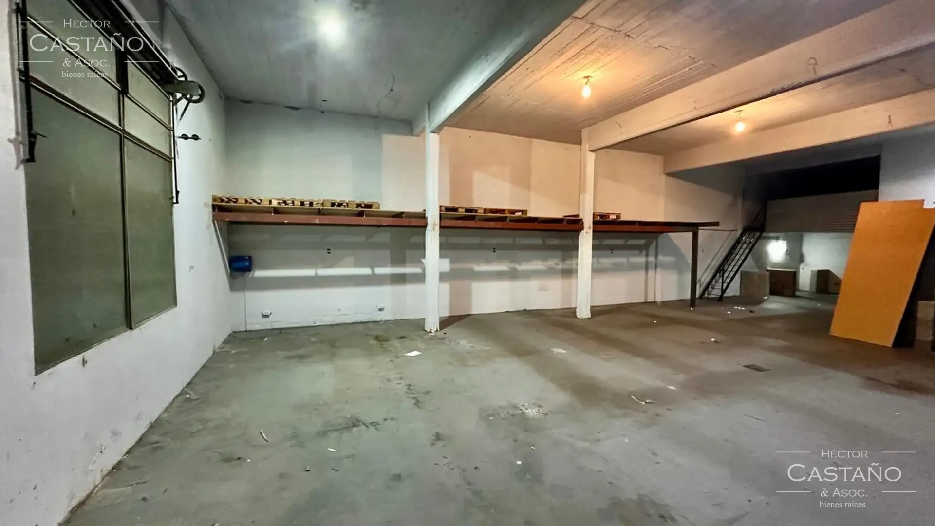Villa Adelina - Importante galpón en Villa Adelina - Excelente Ubicación con oficinas y  depósito