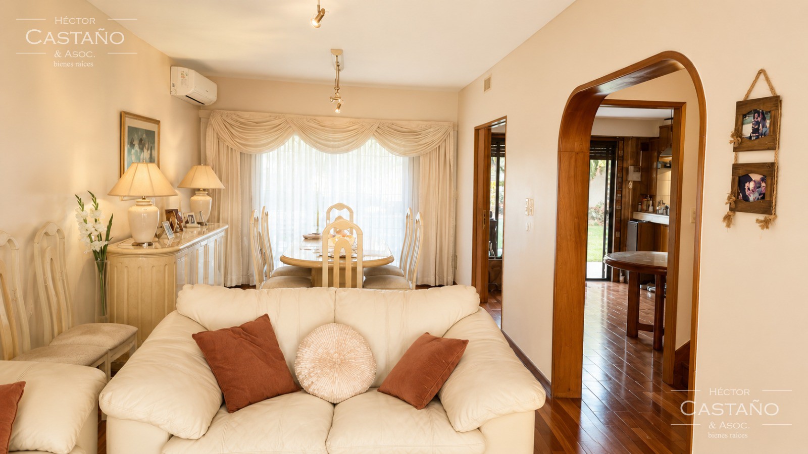 Florida - Muy cerca de estación Dr. Cetráncolo FFCC Bme Mitre Ramal Mitre. Sobre lote de 260m2, Muy lindo chalet en 2 plantas 6 ambientes mas dependencia. Jardín con piscina ,