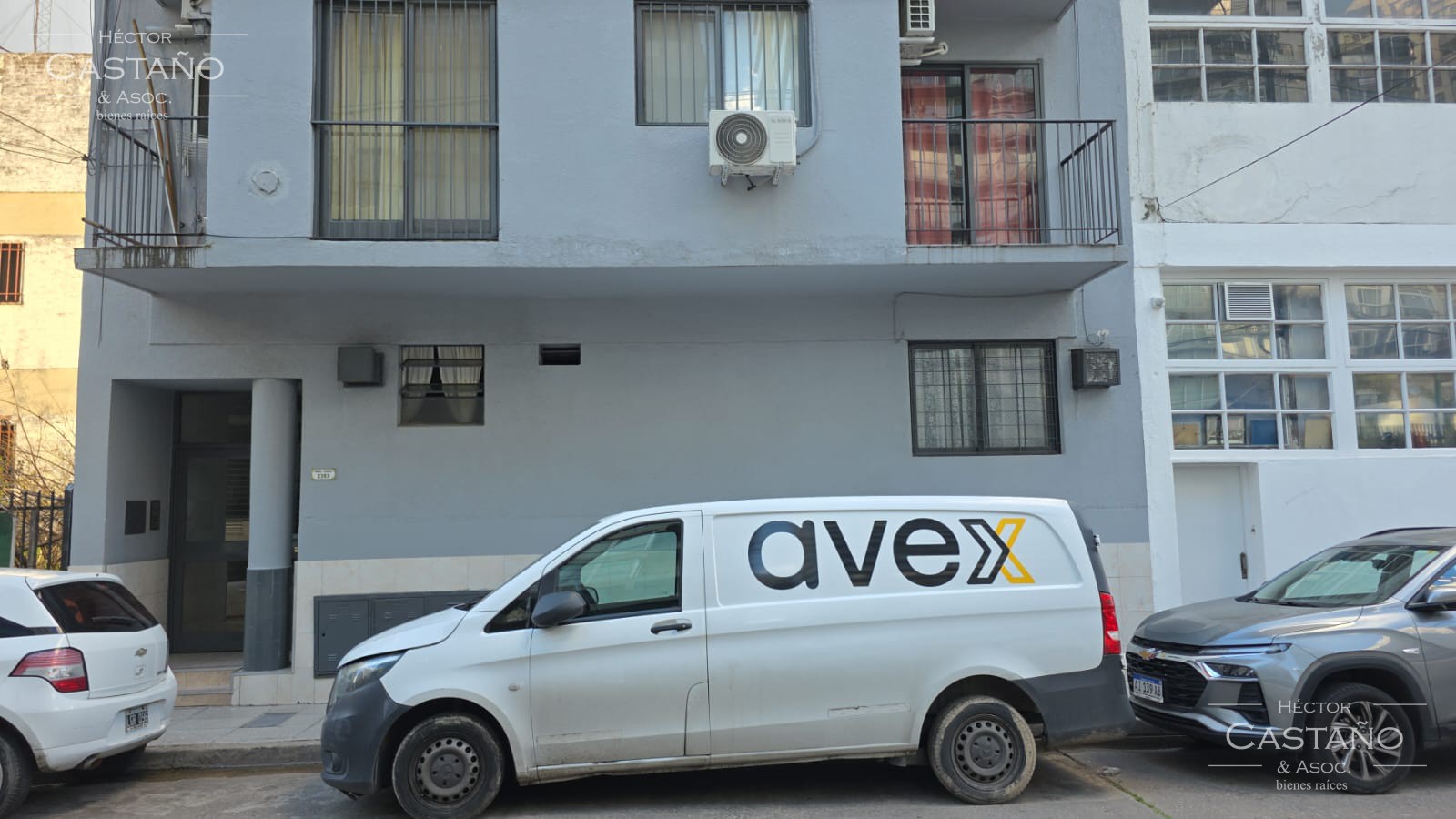 OLIVOS Departamento de 2 ambientes 1er piso por escalera.