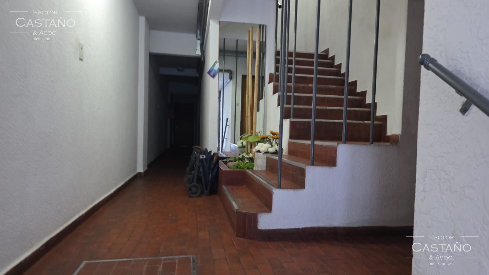 OLIVOS Departamento de 2 ambientes 1er piso por escalera.