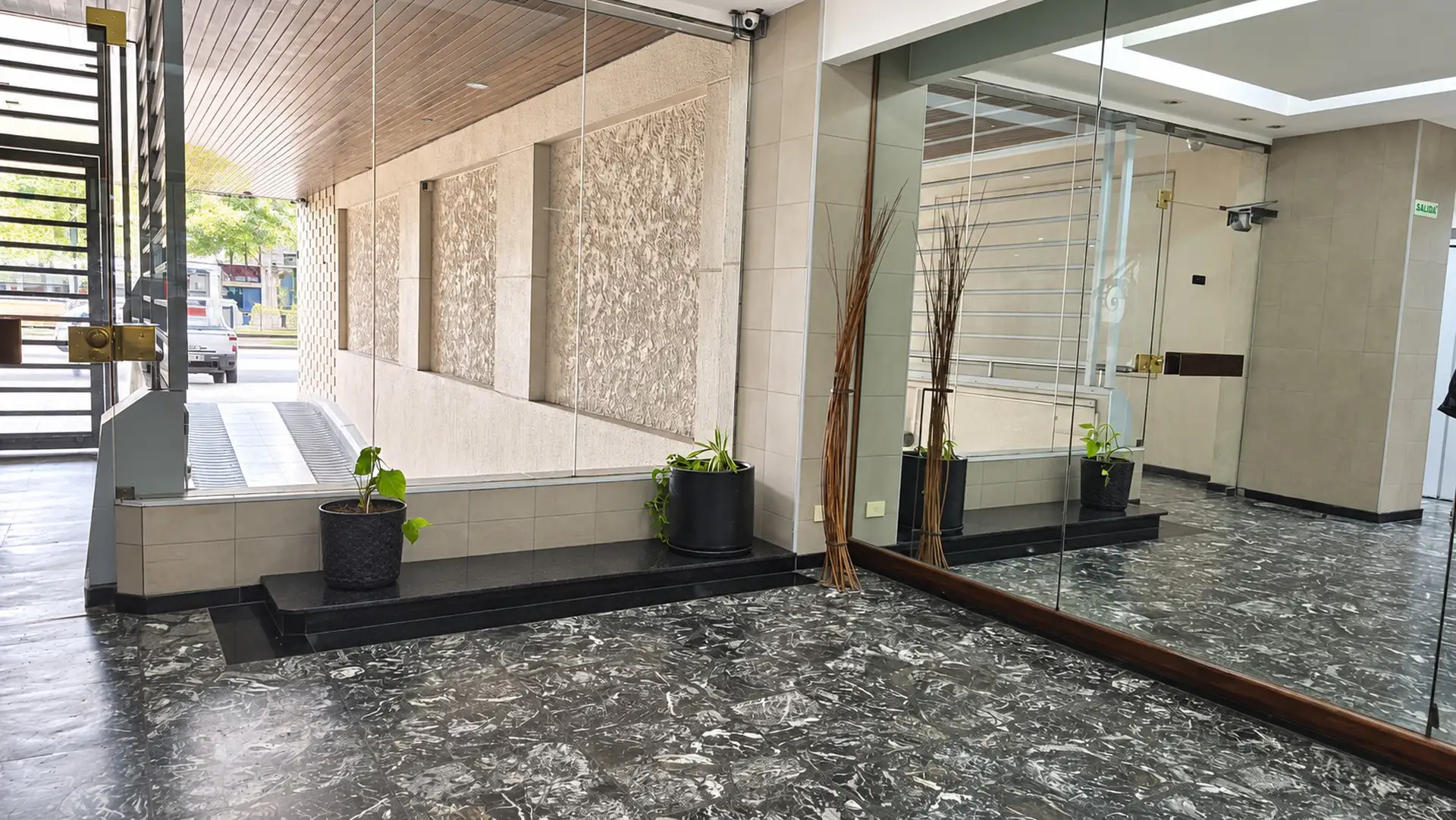 Excelente vista Departamento de 3 ambientes sobre av. Maipú y principales accesos