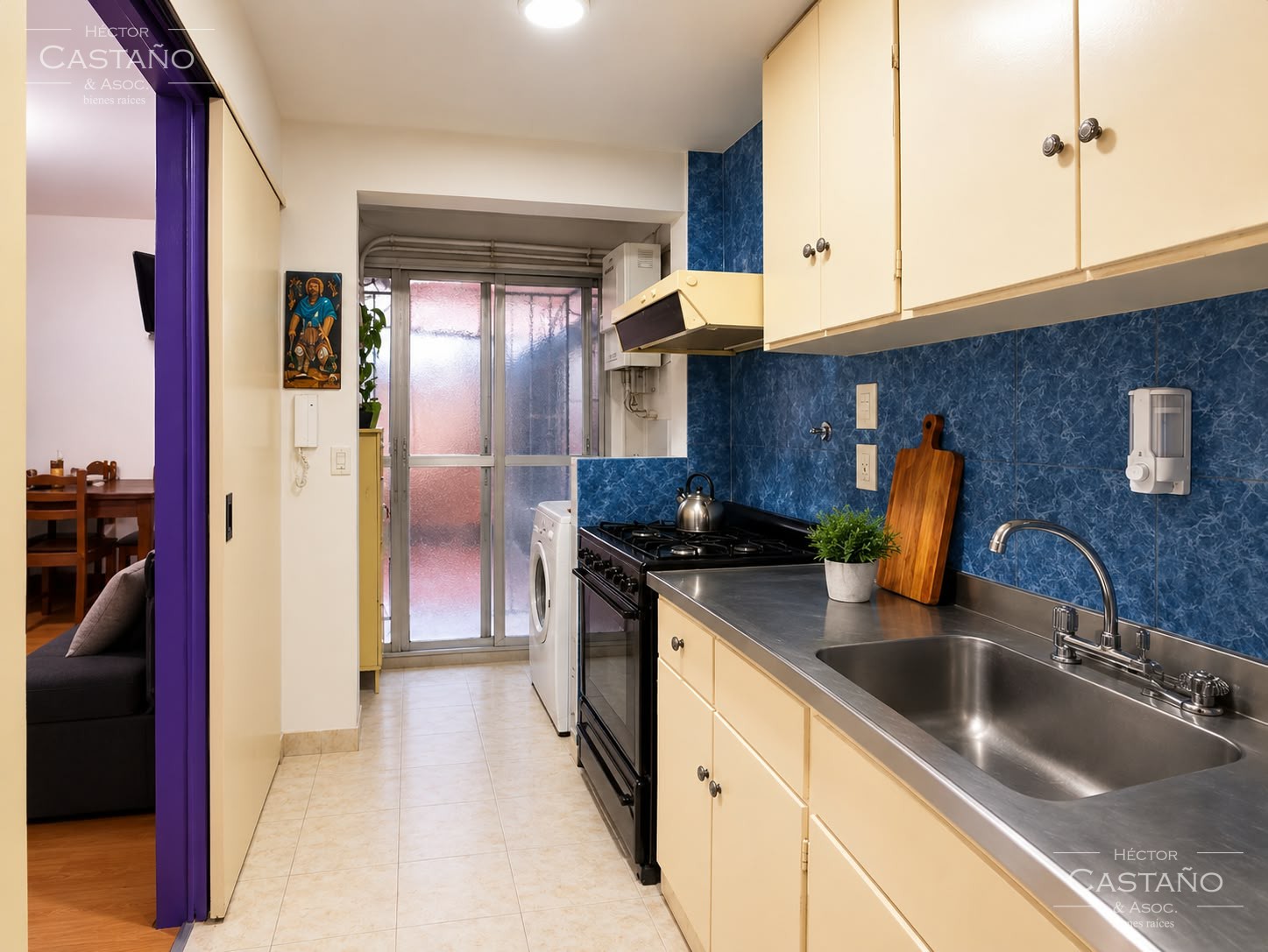 Venta de departamento de 2 ambientes con excelente ubicación sobre Avenida Perón