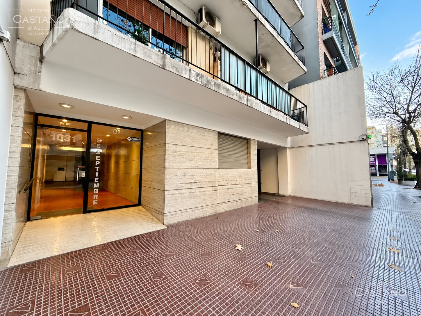 Venta de departamento de 2 ambientes con excelente ubicación sobre Avenida Perón